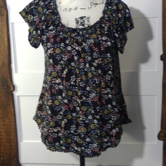 Self E Women's Floral Top on Black Background (Size L) - Picture 1 of 6